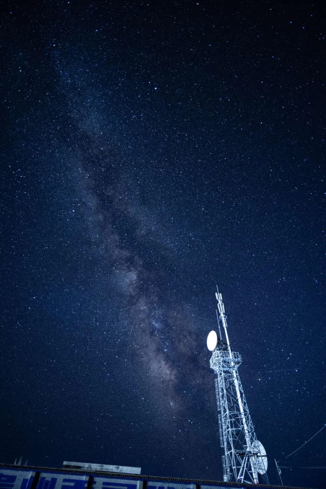 抬头能看到数百颗星星，但始终没有看到银河